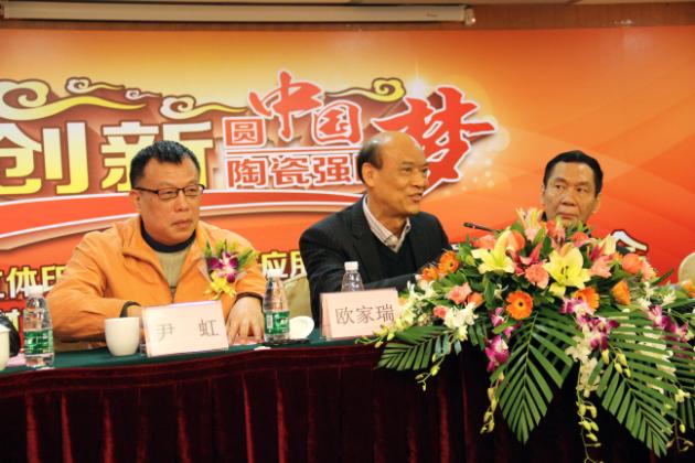 图3、企业副总欧家瑞（左二）在新闻宣布会上精彩讲话，，，，赢得满堂喝彩