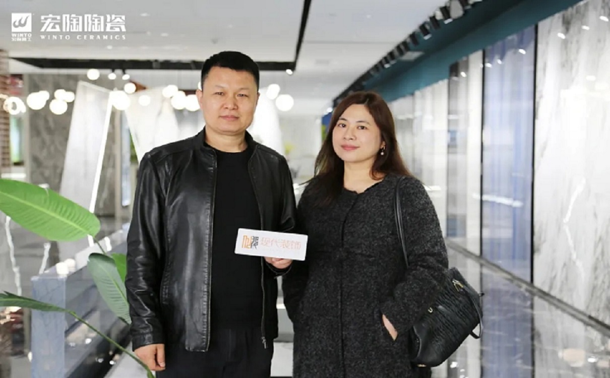 云顶集团陶瓷品牌岩板展厅留影