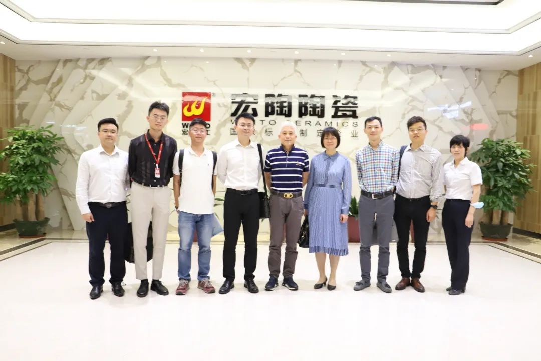 省市人社莅临云顶集团陶瓷考察图片